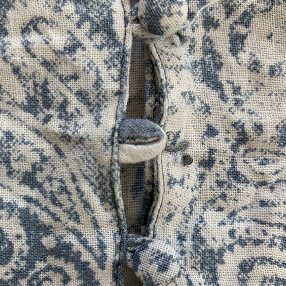 Rose & Rhyme Linen Top - Picture 4 of 4